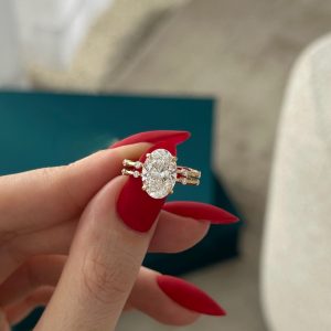 Oval solitaire diamond engagement ring with accented parallel double bands